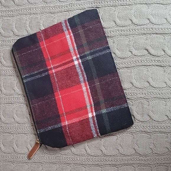 L.I.B New York Plaid Wristlet. - Picture 1 of 8